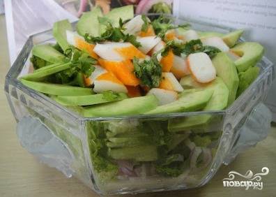 Салат из авокадо и крабовых палочек, пошаговый рецепт на ккал, фото, ингредиенты - Елизавета