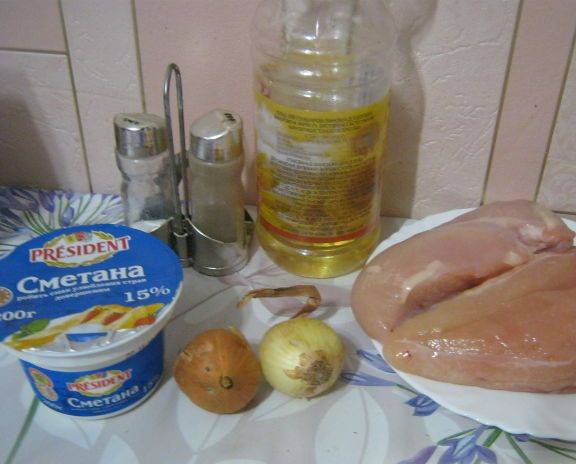 Курица в сливочном соусе на сковороде с макаронами и куриным пенне в сливочном соусе с грибами и сыром