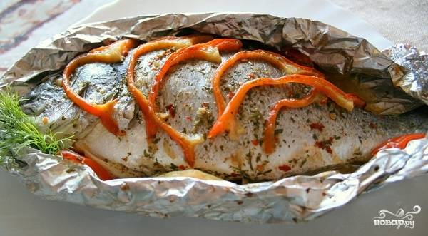 Как приготовить Как запечь рыбу в духовке целиком без фольги просто рецепт пошаговый