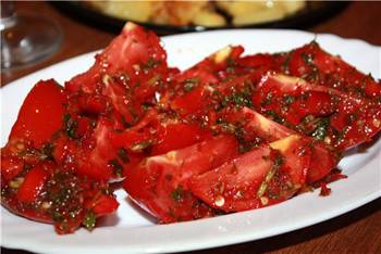 6. Такие помидорчики станут отличной закуской на любом столе. очень рекомендую попробовать этот классический рецепт помидоров по-корейски на зиму.