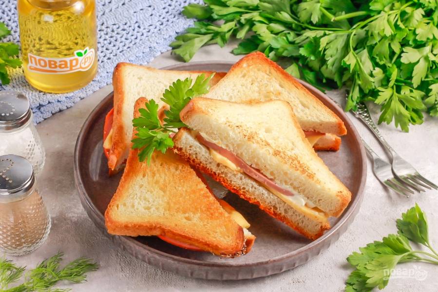 Горячие сэндвичи с колбасой, сыром и помидорами - рецепт для тостера - Patee. Рецепты