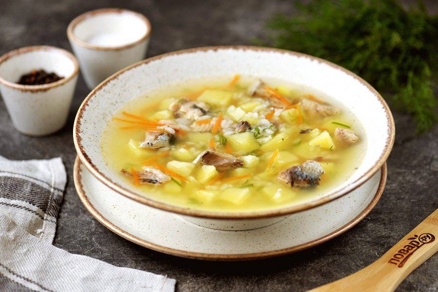 Рыбный суп с консервированной скумбрией, картофелем и рисом