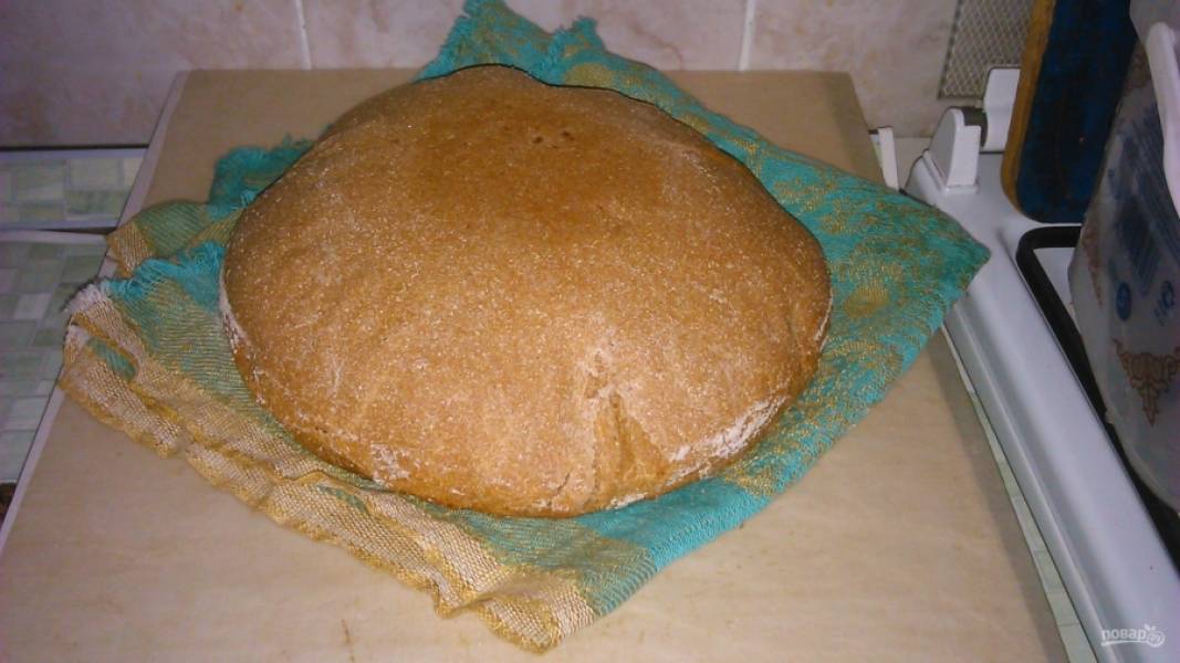 12. После выпечки даем хлебу постоять, чтобы остыл, а потом можно подавать к столу.