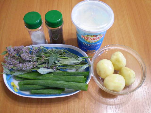 1. Приготовим продукты для салата.