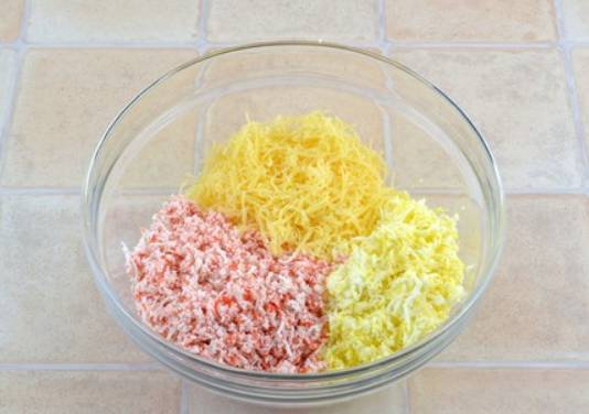 Крабово-сырный салат шариками рецепт – Советская кухня: Салаты. «Еда»