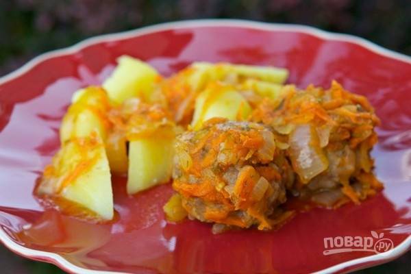 Подайте тефтели в подливе горячими, с любым гарниром по вкусу. Приятного аппетита!