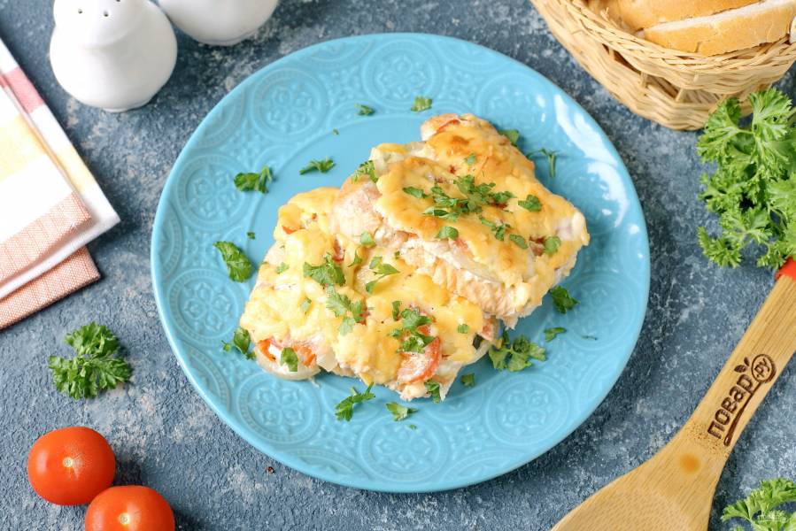 Форель с помидорами и сыром