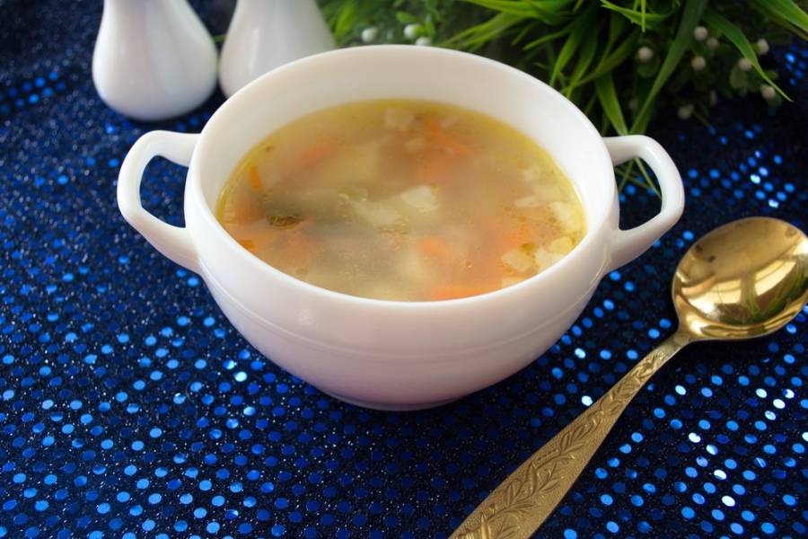Приправьте суп специями и солью. Доведите до готовности и подайте к столу.