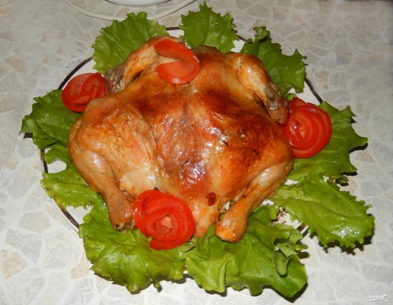 Приготовление курицы, фаршированной блинами.