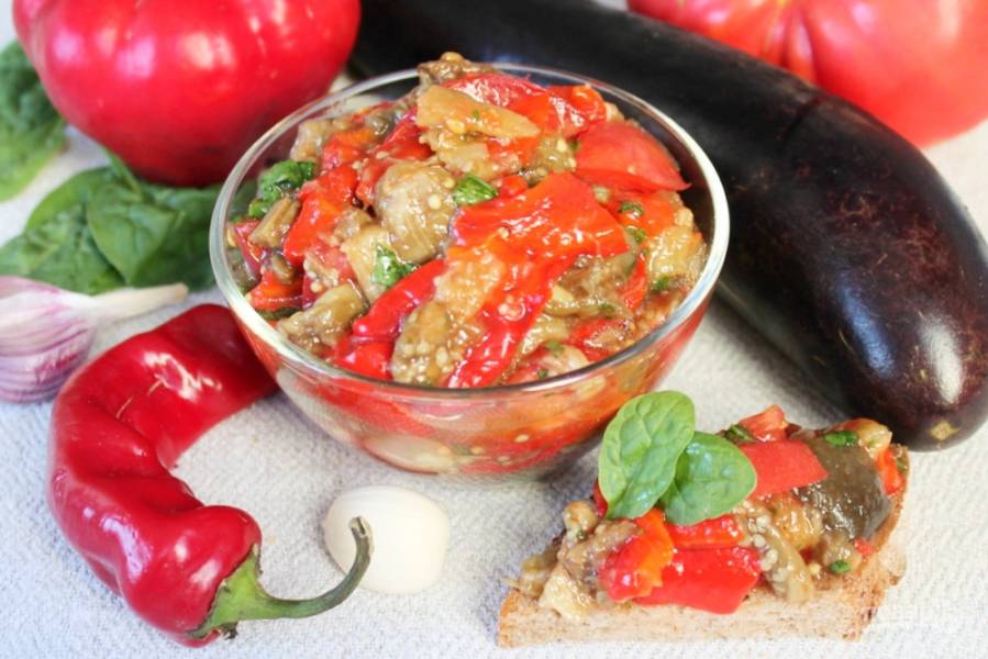 Баклажаны с болгарским перцем и чесноком в томате на зиму - рецепт с фото