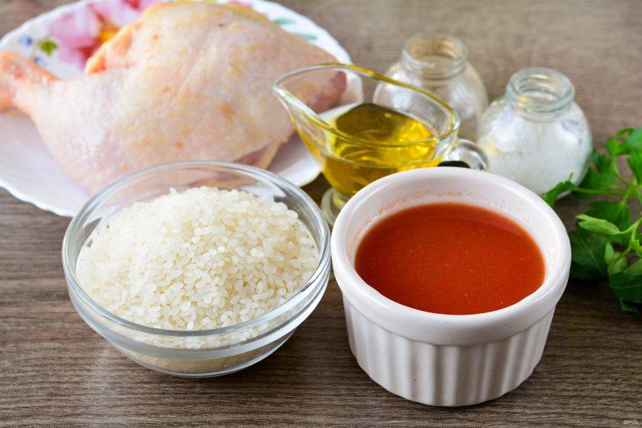 Ингредиенты для приготовления курицы с рисом в томатном соусе