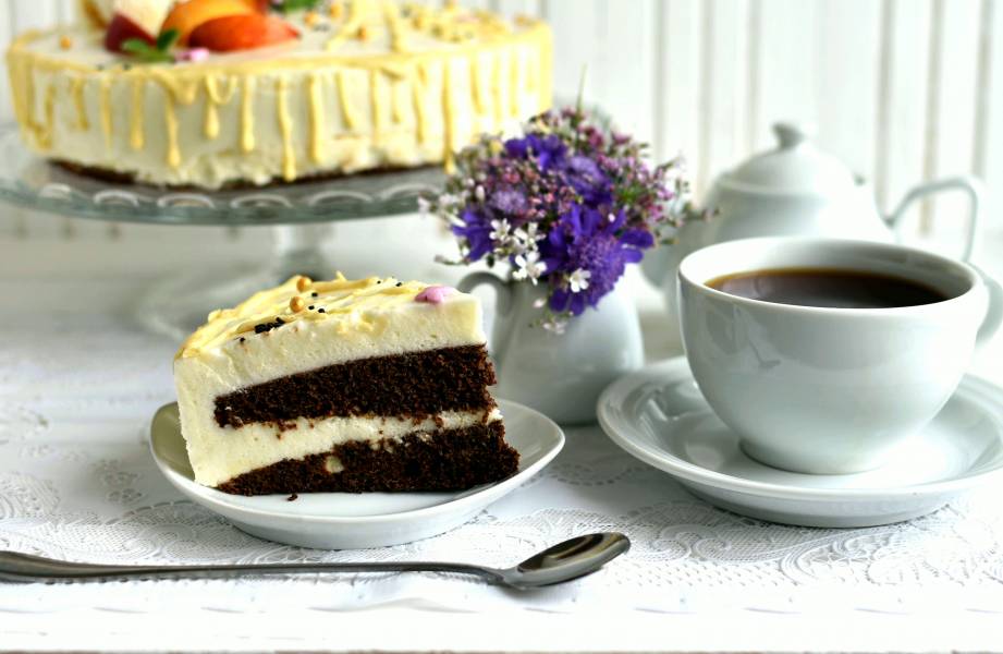 Маковый торт с йогуртовым муссом и белым шоколадом
