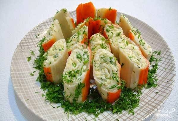 Крабовые палочки, фаршированные сыром и чесноком — пошаговый рецепт с фото