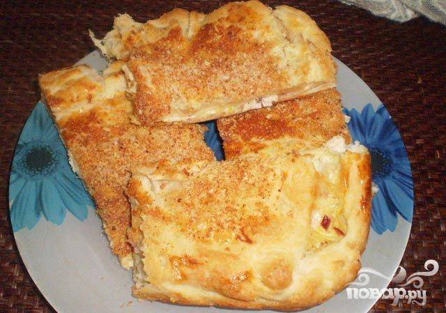 Пирог с курицей, сыром и грибами