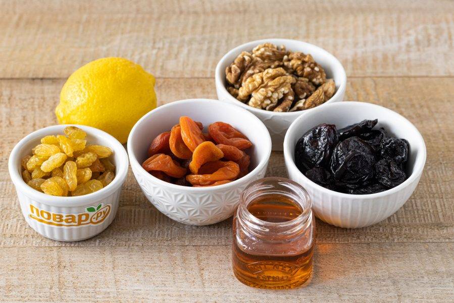 Смесь для иммунитета курага, орехи, мед, чернослив, изюм, лимон и орехи грецкие