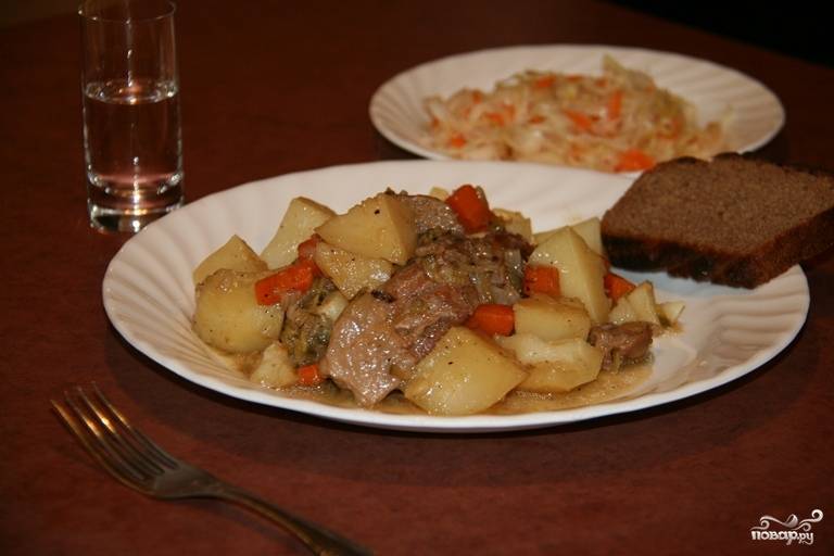 Мясо с капустой и картошкой