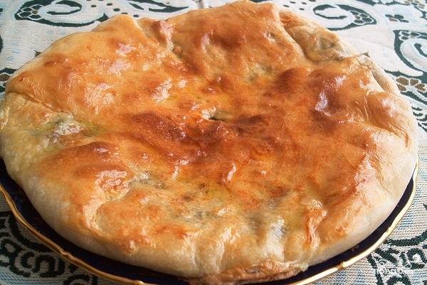Осетинский пирог с ароматной начинкой из сыра и зелени