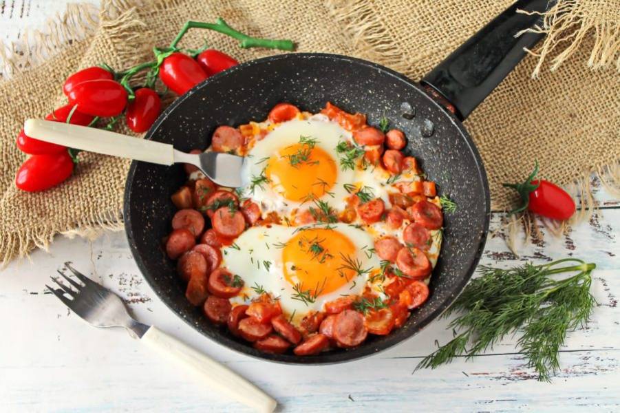 Простой омлет с сосисками и помидорами рецепт – Европейская кухня: Завтраки. «Еда»