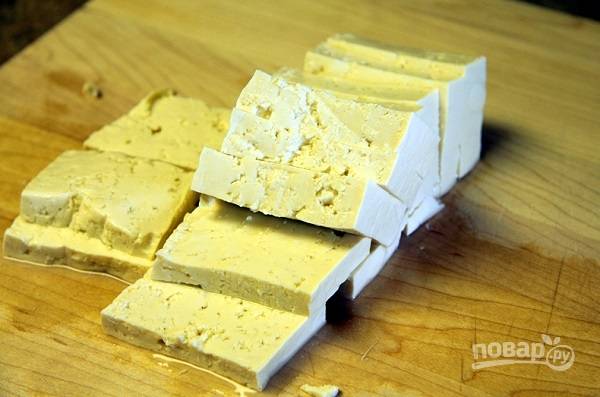 3. Кубиками нарежьте тофу. 