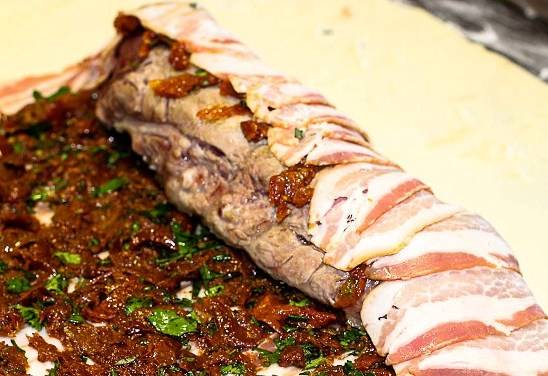 Свинина, запеченная в слоеном тесте - Горячие блюда от ЕДА