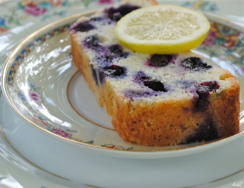 Пирог с черникой и сметанной заливкой