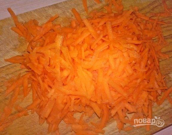 7.	Морковь чищу и мою, затем натираю на крупной (средней) терке.