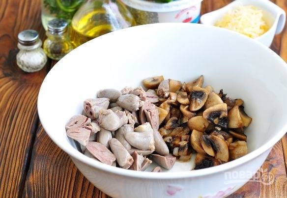 Рецепт салата из куриных сердечек с грибами готовим в домашних условиях
