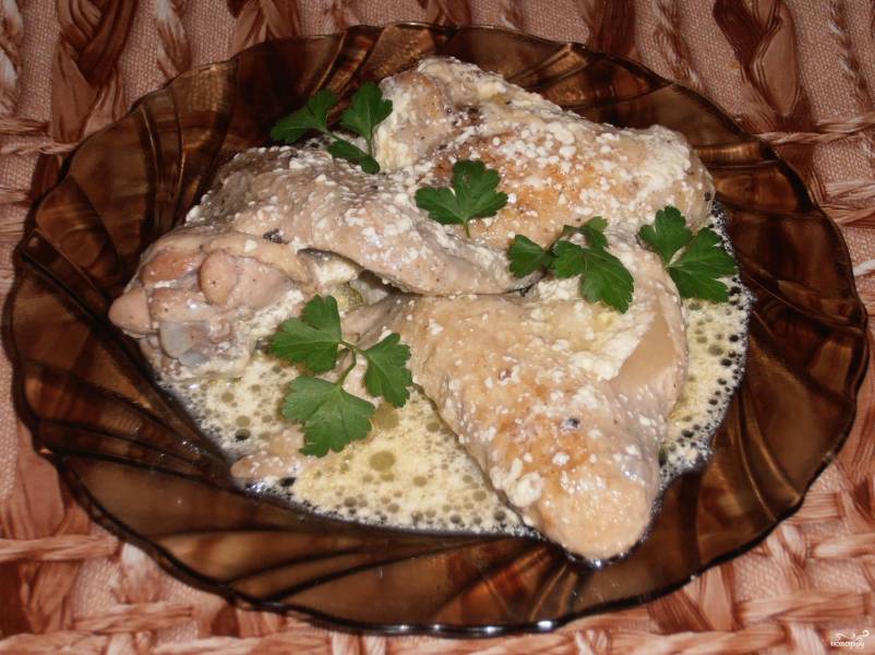 Рецепт: Куриные крылышки, тушенные с овощами в томатном соусе
