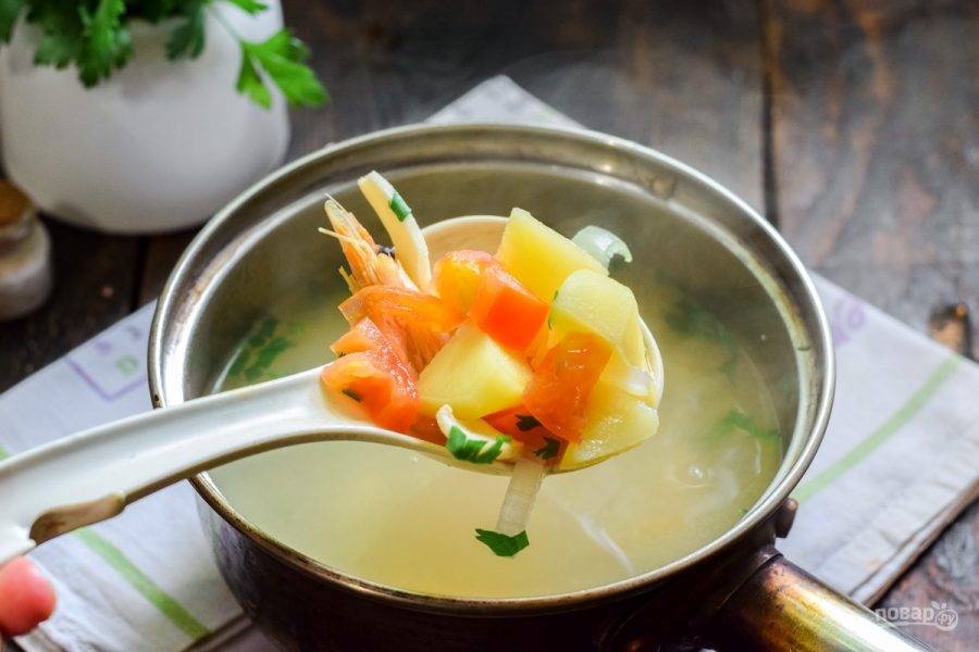 Суп «Том Ям» с креветками и кальмарами