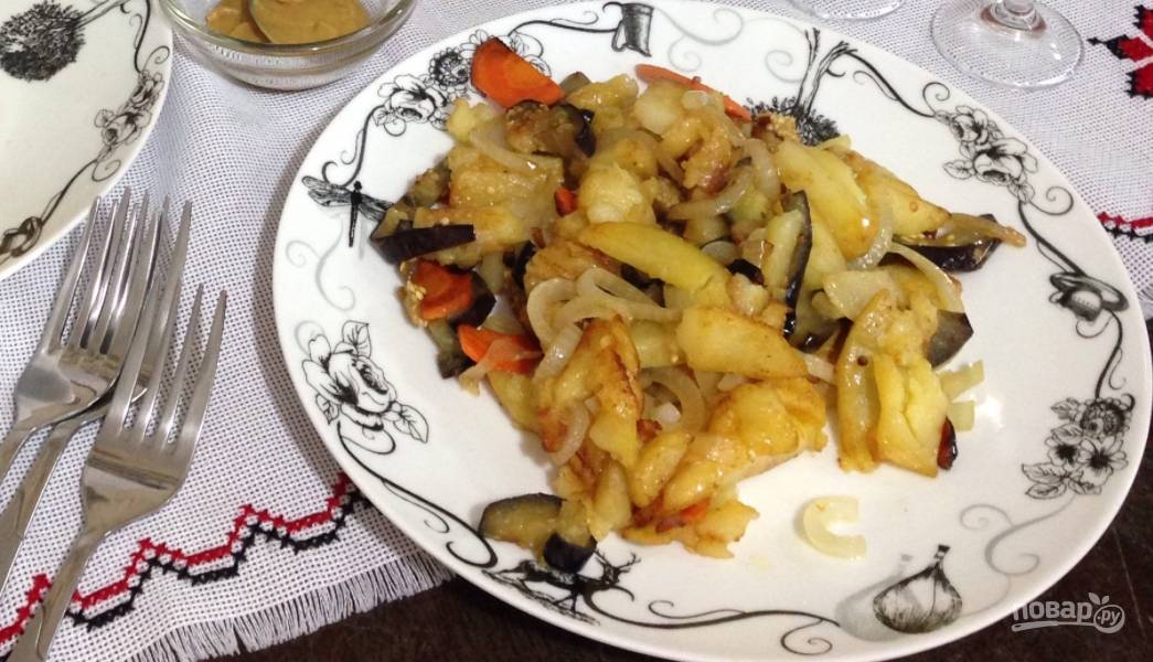 Тушеные баклажаны с картошкой - рецепт с фото пошагово