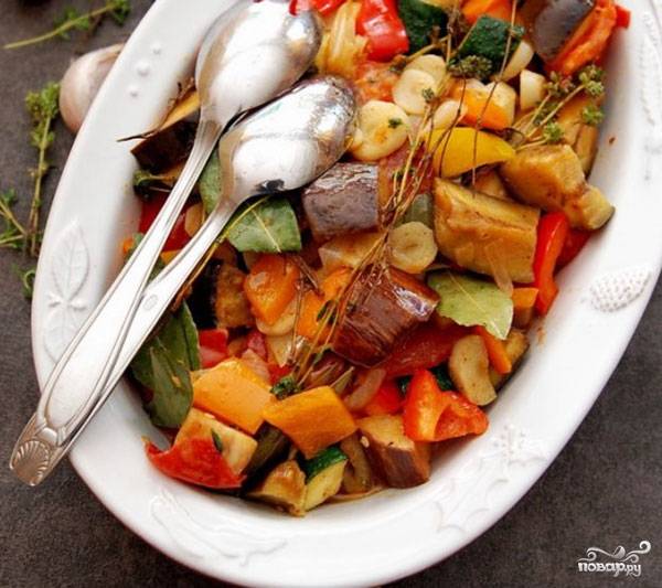 тушеные баклажаны с овощами и чесноком на сковороде рецепт с фото | Дзен