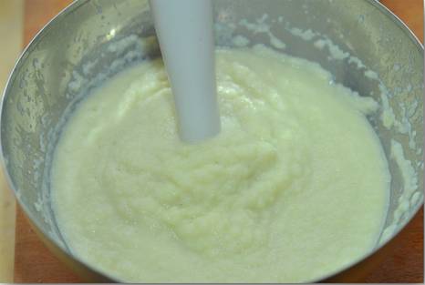 1. Картофель отварим, сделаем из него пюре, добавив сливочное масло и молоко. Соль - по вкусу. 