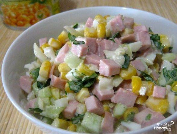 Салат с солеными огурцами и вареной колбасой - рецепт с фото пошагово