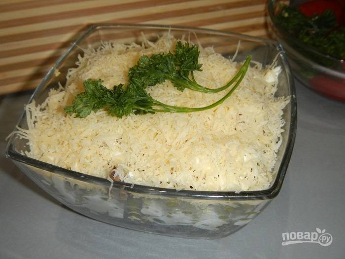 Печеночный салат с рисом и жареным луком