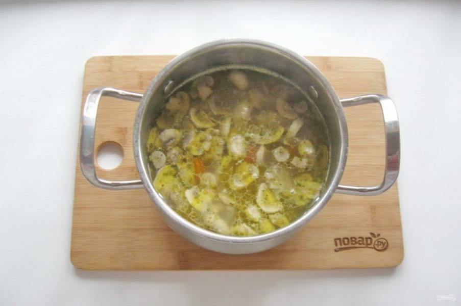 Варите суп до готовности всех ингредиентов и выключайте.
