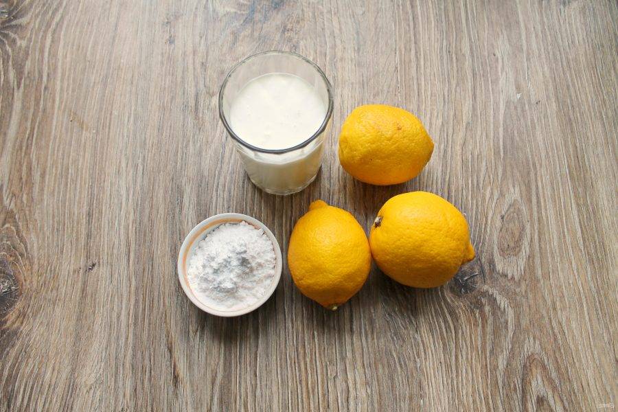 Подготовьте все необходимые ингредиенты для приготовления лимонного поссета. Лимоны тщательно вымойте мягкой щеткой в горячей воде и обсушите.