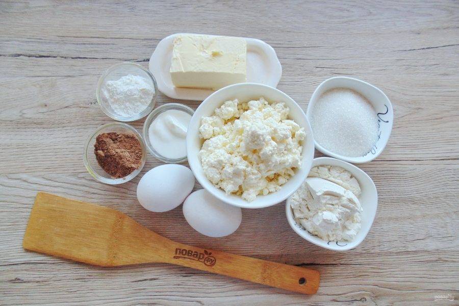 Подготовьте ингредиенты для приготовления мраморного пирога с творогом.
