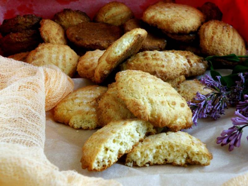 Из данного количества продуктов получается два больших противня печенья.