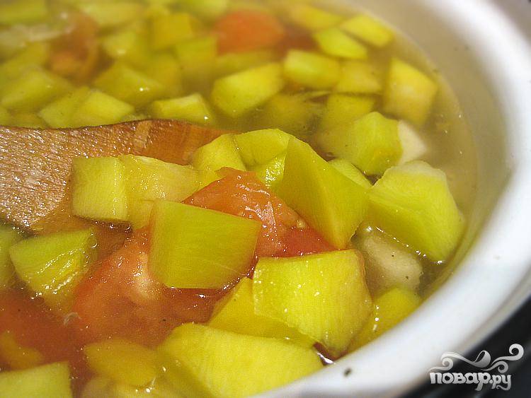 5. Добавляем их в суп. Специи и соль добавляем по вкусу.