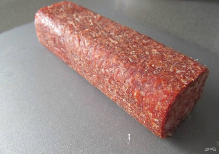 3. Колбасу тоже можно брать любую по вашему вкусу. В моей семье очень любят сырокопченую.