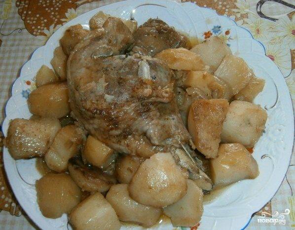 Тушеная картошка с мясом в мультиварке Редмонд — рецепт с фото