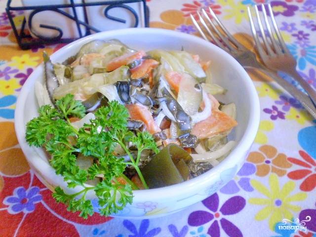 Торжественный слоеный салат с морепродуктами