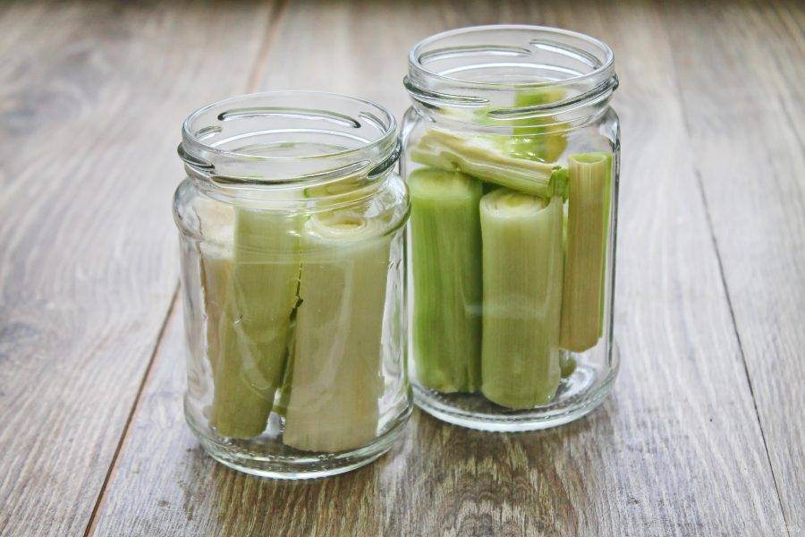 Лук порей маринованный.
