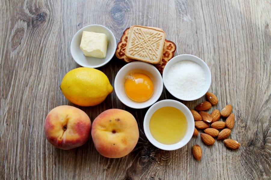 Подготовьте все необходимые ингредиенты для приготовления персиков в меду. Фрукты вымойте и обсушите.