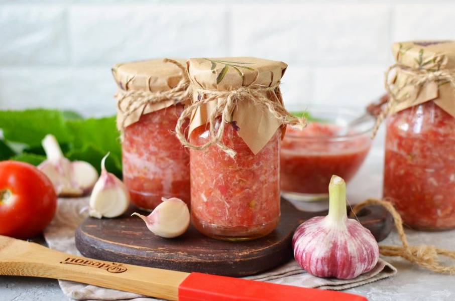 Хреновина из помидоров и хрена с чесноком на зиму без варки – классический рецепт