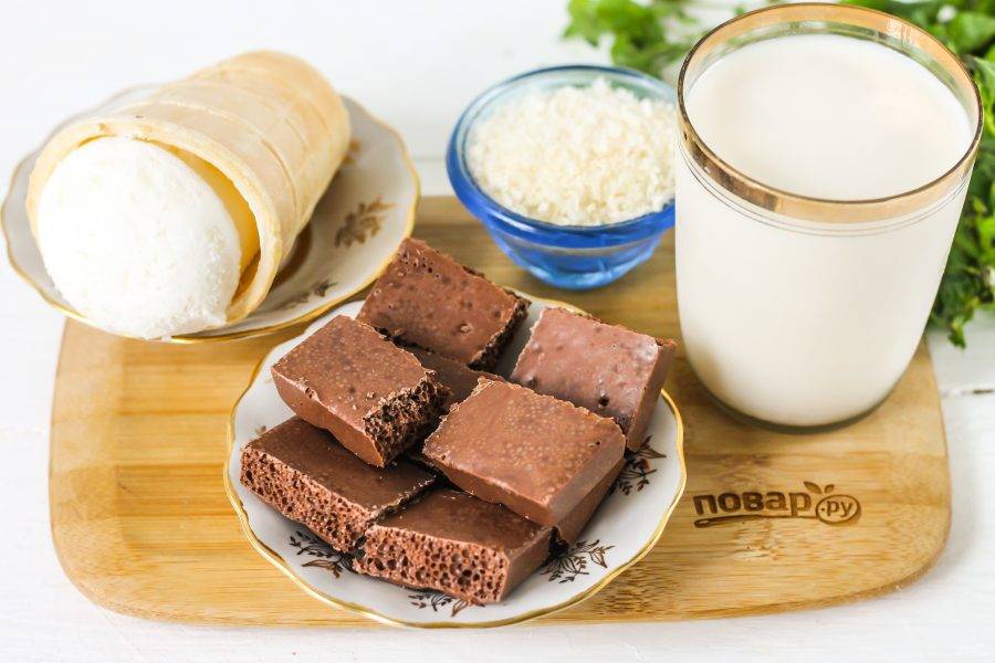 Подготовьте указанные ингредиенты. Сорт шоколада можно выбрать либо молочный, либо черный.