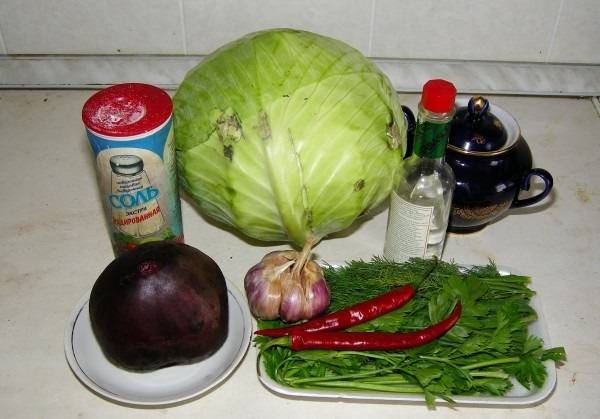 1. Вот такой набор ингредиентов нужен, для приготовления капусты по-грузински. 