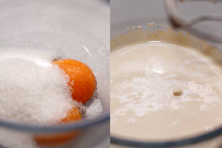 Яичные желтки взбиваем с оставшимся сахаром до однородной массы и белого цвета.