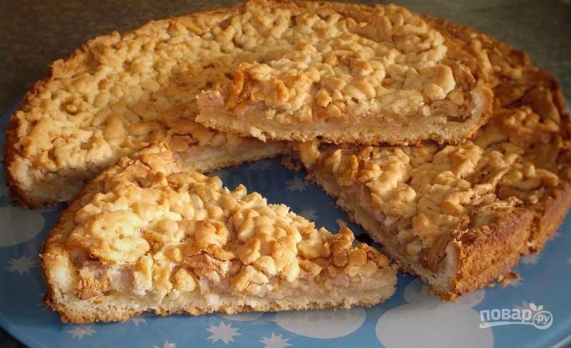 Печем дома тертый пирог с яблоками: простой рецепт и советы