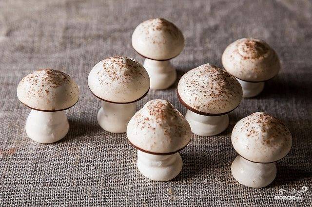 Фаршированные грибы из яиц